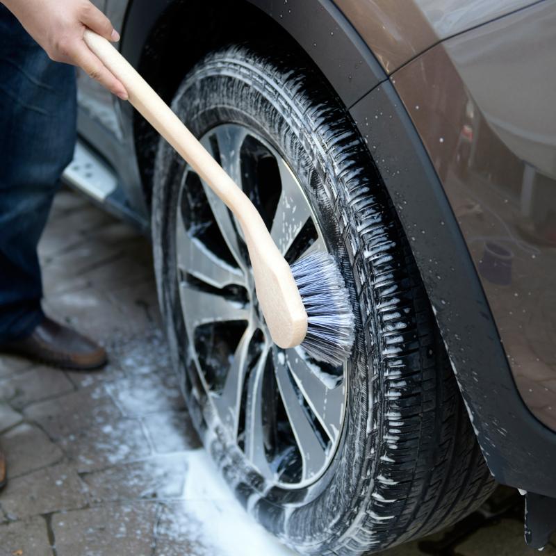 How to Polish Old Rust Stained Chrome Wheels : 4 Steps (with